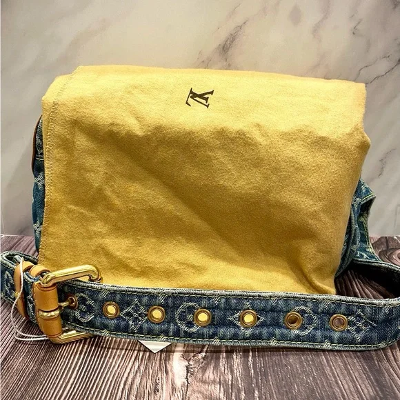 GENTLY USED - VINTAGE* LOUIS VUITTON MONOGRAM DENIM BUM BAG - Picture 4 of 10